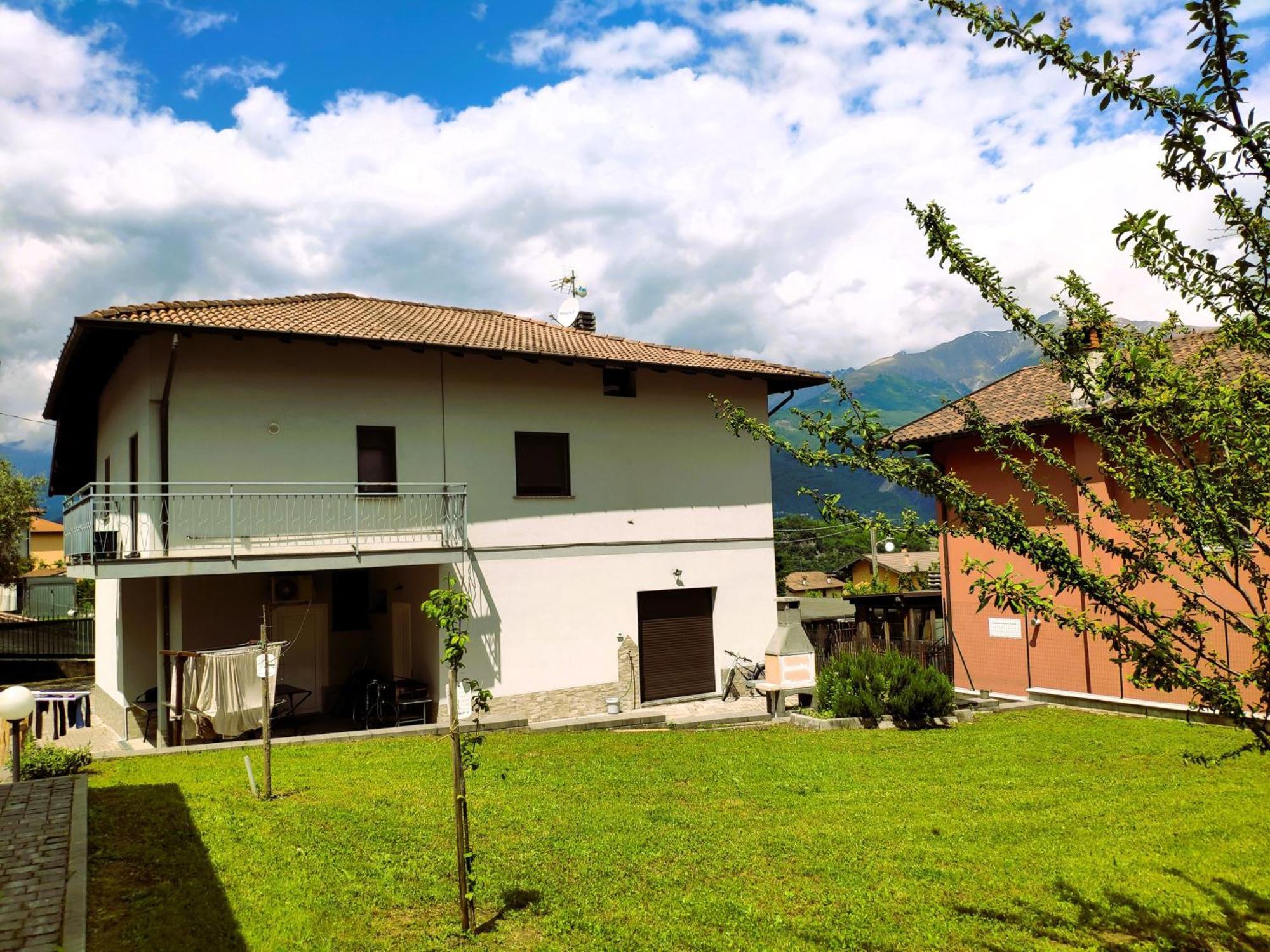 Apartamento Chiaro House Colico Exterior foto